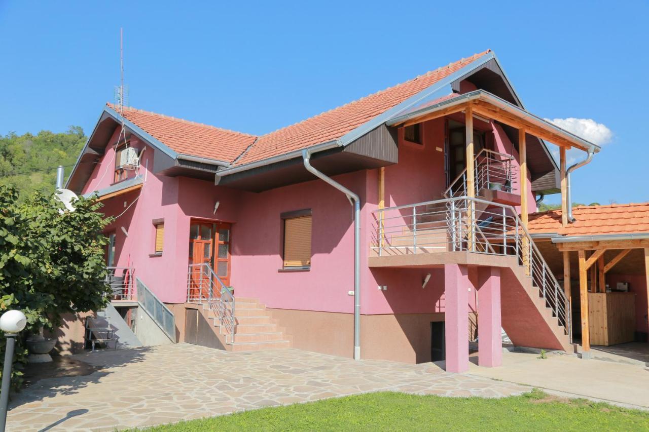 Vila Viktori ปิโรต์ ภายนอก รูปภาพ