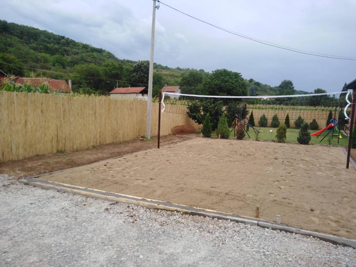 Vila Viktori ปิโรต์ ภายนอก รูปภาพ