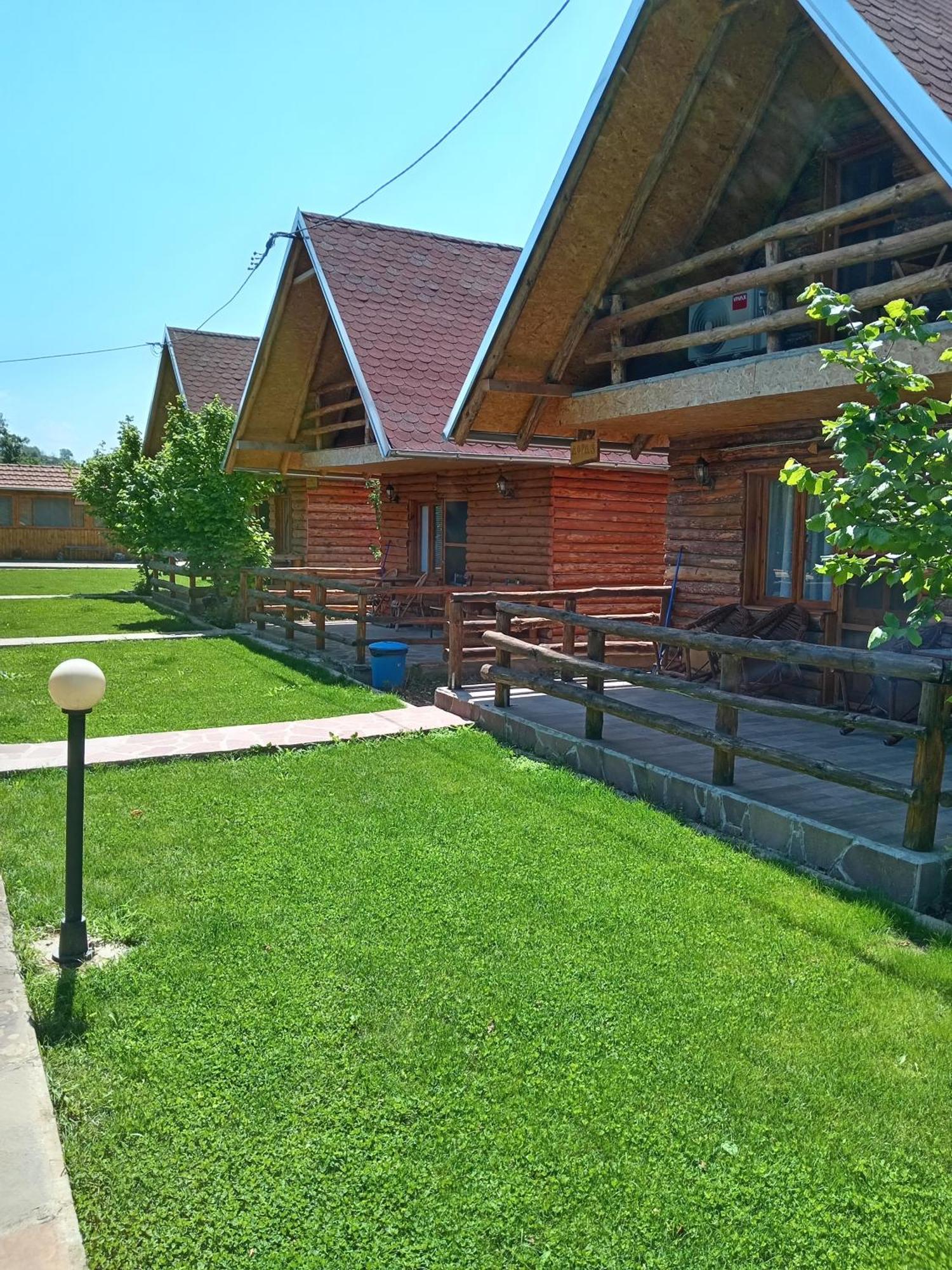 Vila Viktori ปิโรต์ ภายนอก รูปภาพ